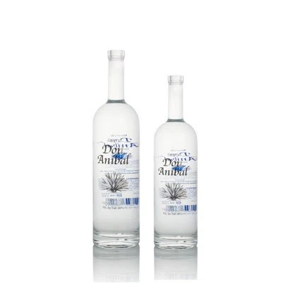 Botol kaca yang jelas untuk tequila